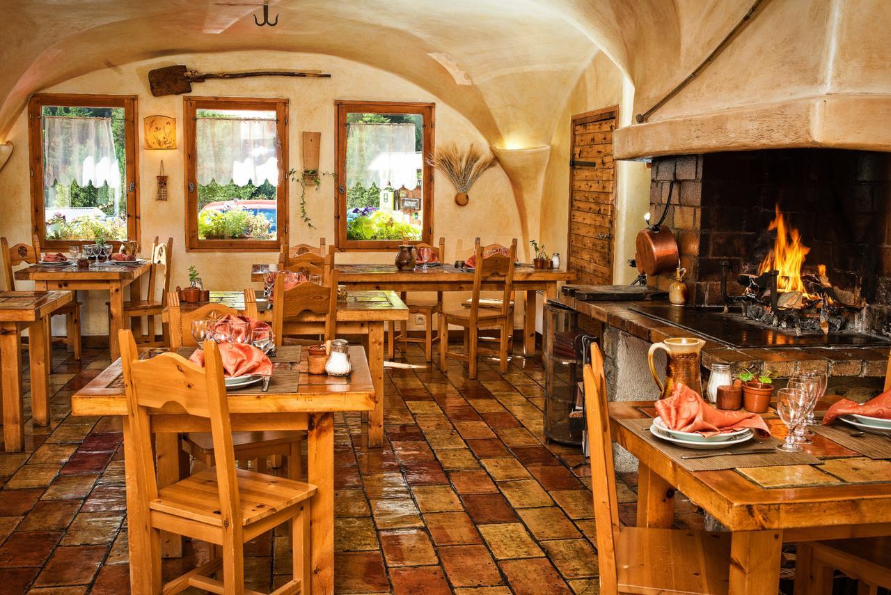 & La Ferme De L'izoard Hotel 3*